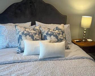 Finger Lakes is Gorge-ous You will be close to Ithaca College, Cornell and more - Ithaca - Bedroom