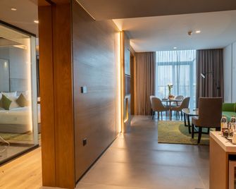 Al Khoory Courtyard Hotel - Dubaj - Pokój dzienny