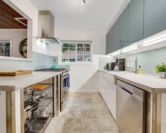 Wanderlust Cottage - Guerneville - Kitchen