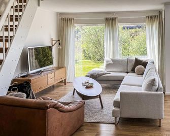Stunning Home In Lindesnes With Wifi - 린데스네스 - 거실