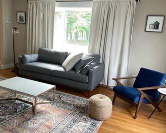 Skaneateles House Close To Village - Skaneateles - Вітальня
