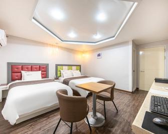 Gunsan J - Gunsan - Habitación