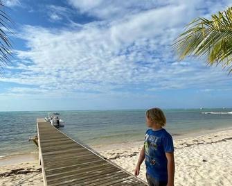 Conch Club Cottage - Little Cayman - Beach