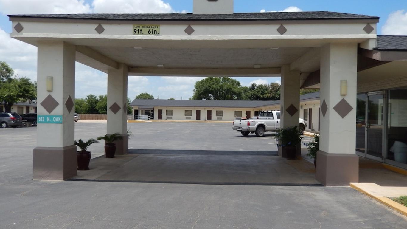 Pearsall Executive Inn