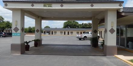 Image of hotel: Executive Inn Pearsall