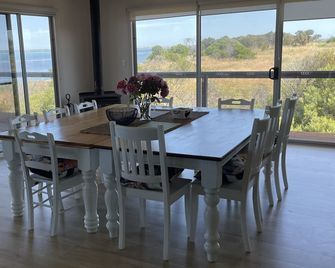 Aalen Beach House | Kangaroo Island - Direct beach access in a central location - Kingscote - Jídelna