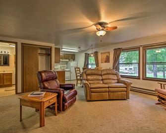 Cozy Anglers Apt - Steps to Trout Fishing River! - Columbus - Sala de estar