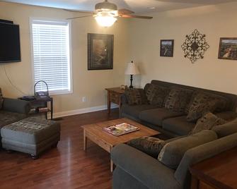 Waterworks come to relax - Williamstown - Living room