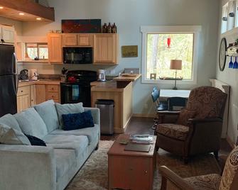 Huckleberry Heaven Priest Lake, Id - Priest Lake - Living room