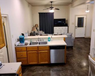Chateau 1 - Hammond - Kitchen
