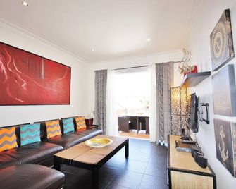 Beachfront Building on Bondi Beach - Sydney - Living room