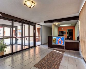 Motel 6 Jackson. Tn - Jackson - Lobby
