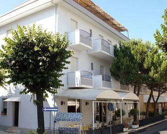 Hotel Lora - Torre Pedrera - Edificio