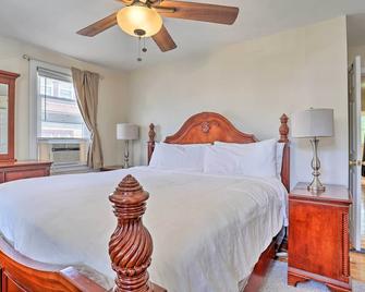 Suburban Home with Backyard Patio Less Than 7 Miles to Dtwn! - Lansdowne - Bedroom
