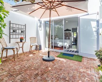 Bleu Cobalt Cottage - Franschhoek - Patio