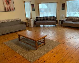 Up to 40% Sale Near-Skiing-Mount Gorgeous Cottage - Tay - Living room