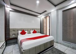 OYO Flagship Hotel Dk Residency - Shimla - Bedroom