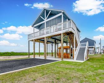 Lifes A Breeze by Bolivar Escapes - Gilchrist - Edificio