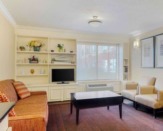 Extended Stay America Suites - Boston - Waltham - 52 4th Ave - Waltham - Вітальня