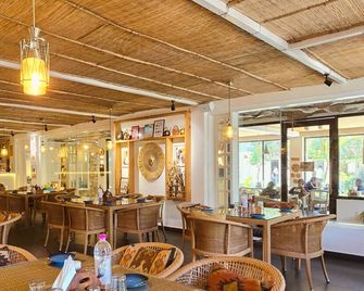 Hotel North House - Халдвані - Ресторан