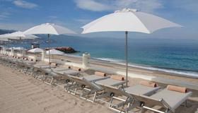 Plaza Pelicanos Grand Beach Resort - Puerto Vallarta - Beach