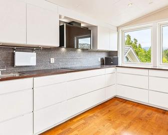 12 Person Holiday Home in Fitjar - Fitjar - Cocina