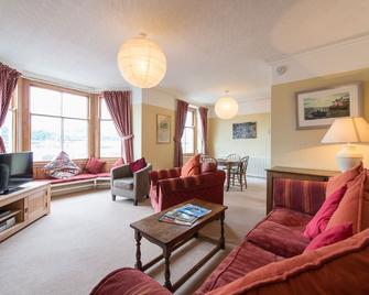 Glorious Views And Elegant Comfort In One Of North Wales's Best Kept Secrets. - Deganwy - Living room