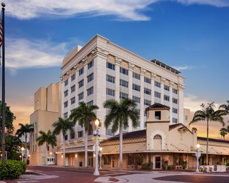 The Banyan Hotel Fort Myers, Tapestry Collection by Hilton - פורט מאיירס - בניין