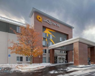 La Quinta Inn & Suites by Wyndham Detroit Utica - Utica - Edificio