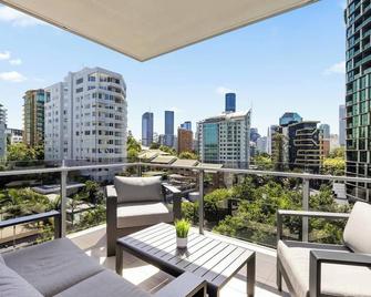 Lux Style Spacious 1 Bed Apt, Pool , Parking - Brisbane - Balkong