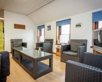 Authentic holiday home in North Friesland - Holwerd - Wohnzimmer