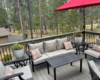 Great location close to SHARC & Village - with hot tub, AC, Pet-Friendly! - La Pine - Balcony