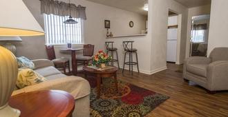 Affordable Corporate Suites - Florist Road - Roanoke - Living room