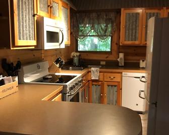 Eagles Ridge 3 bedroom cabin near Big South Fork - Oneida - Kitchen