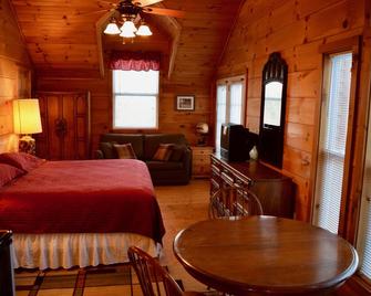The Morning View Suite at the Country Manor Inn - Townsend - Bedroom