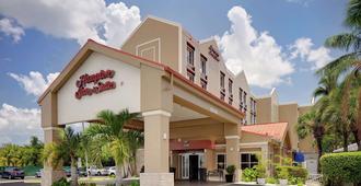 Hampton Inn & Suites Fort Lauderdale Airport - Hollywood