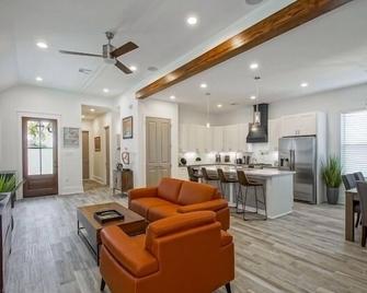 Fabulous Gated New Construction 3 bed 2 bath HOME only 4 miles from Downtown! - New Orleans - Living room