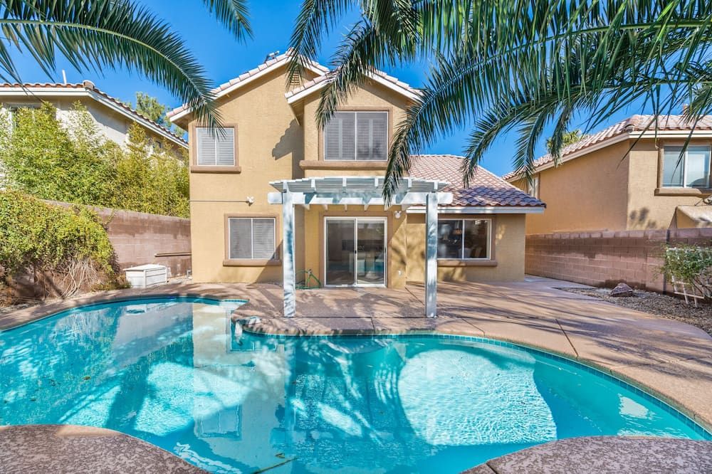 Summerlin Beauty' near Red Rock Hotel-Minutes to LV Strip NO Room Tax Min 30 nts - לאס וגאס - בריכה