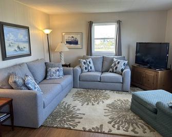 Sunset Bay - North Topsail Beach - Living room