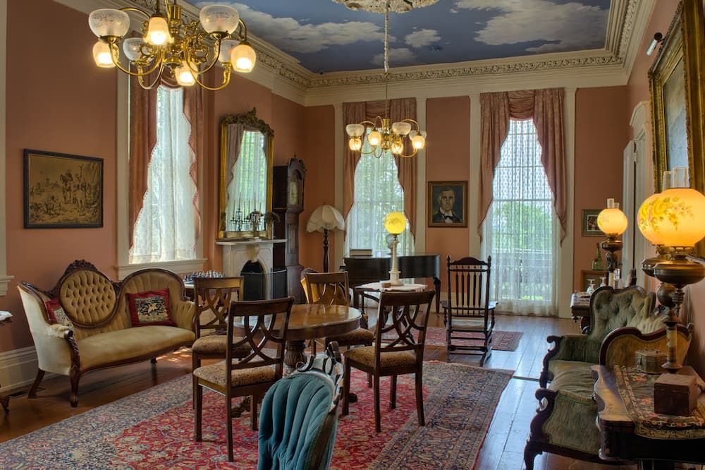 Corners Mansion Inn - A Bed & Breakfast - ויקסבורג - סלון