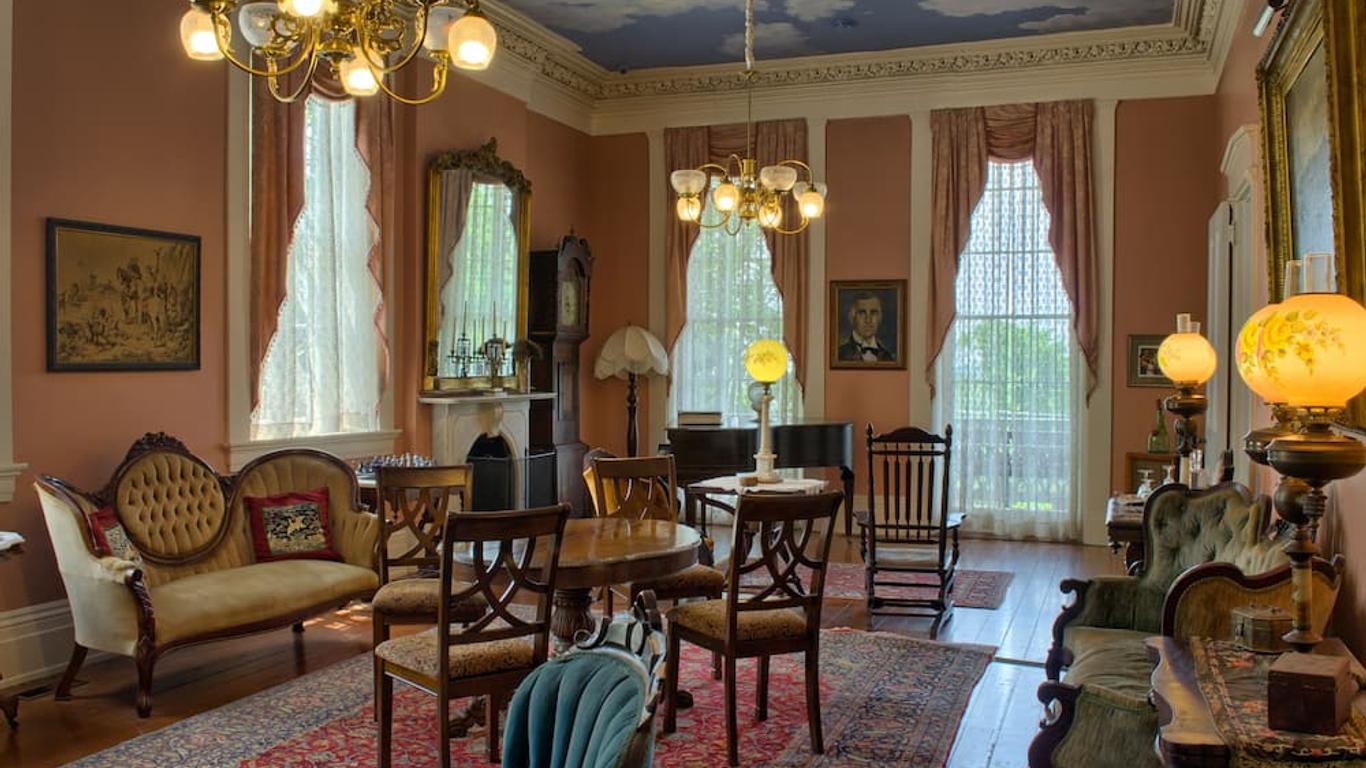 Corners Mansion Inn - A Bed & Breakfast