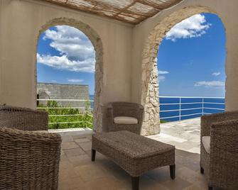 Villa Fanò by Perle di Puglia - Castro - Balcón