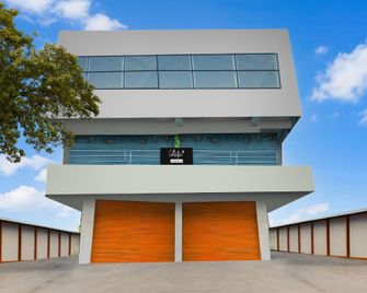 Super Collection O Bommarilu Warangal - Warangal - Building