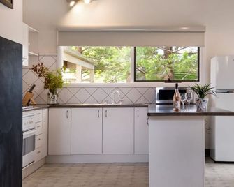 Serena- a stone's throw from Lake Daylesford - Daylesford - Kitchen