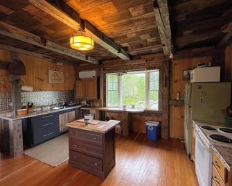 The Enoch Cottage at East Boston Quarry - Vinalhaven - Cocina
