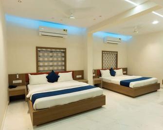 Hotel Vrinda - Una - Bedroom