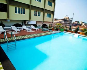 Paramount Tower - Kozhikode - Pool