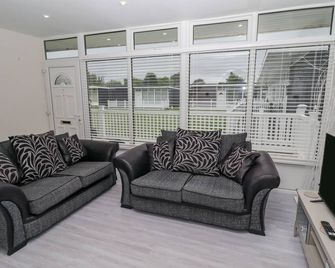 19 Cherry Park - Skegness - Living room