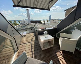 Möwennest - Fantastic top floor vacation apartment with a view of the Schlei - Schleswig - Balkon