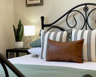 Downtown Casita, recently renovated, charming 1 bedroom, with parking and a gas grill! - Cody - Habitación